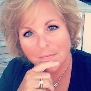 Meet your Posher, Lorie